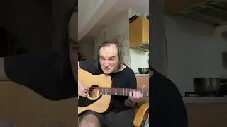 Этот рифф нужно играть только с вот таким лицом)) 