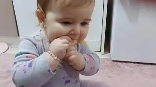 meyve cennetine bir ADA düşmüş #muz yiyen küçük cadı 🤭🙈😱