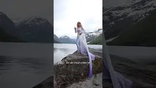 Behind the scenes of cosplaying Elsa in Norway ❄️☃️✨ 