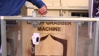 Arduino candy grabber machine using 1Sheeld