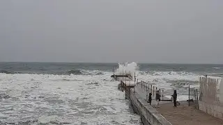 Одесса. У ЧЁРНОГО МОРЯ! ШТОРМОВОЕ ПРЕДУПРЕЖДЕНИЕ!