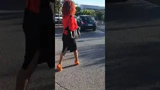 Bas nylon couture dans la rue