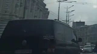 Volkswagen Transporter нарушил ПДД на улице Сумской