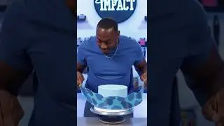 Using only the color blue to make this cake 
