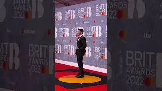 come with me to the BRIT AWARDS red carpet!!!! 