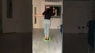 رقص منزلي علي اغنية يا عيون ماما