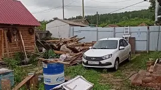 Сломал старую баню.