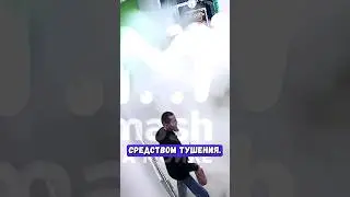 Мужчина потушил невидимый огонь в заведении 😂