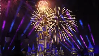 Minnie’s Wonderful Christmastime Fireworks Show