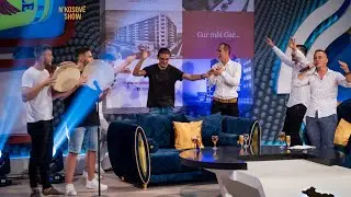 Grupi i te rinjeve nga Prishtina qe po e kallin atmosfern me nje stil te veçant te kendimit