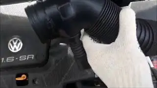 Замена патрубка воздушного фильтра с помощью чайника. VW Bora. 1.6 AKL.