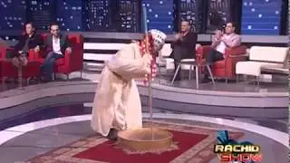 عرض مميز لعادل الكرعة وهو يرقص فوق القعدة...في 
