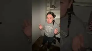UN MONSTRE DANS NOS TOILETTES ! - PINK LILY