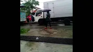 Budhe montok pake payung