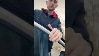 Быдло пытался вытащить меня из машины