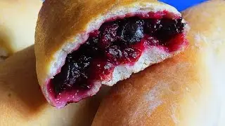 Да, я люблю готовить! Быстрые пирожки с брусникой и черемухой