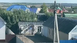 ЧМЭ3-5379 с хопперами плетётся к переезду