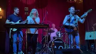 CAPITALBAND - Crazy Little Thing Called Love (QUEEN) клуб "16 Тонн" (Арбат) 09.2022
