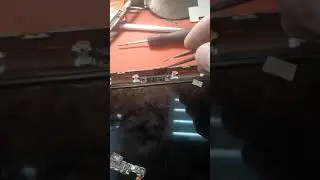 Полосы на дисплее MacBook Pro 13 A1502. Работал неделю и снова появились полосы.