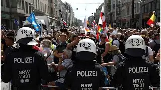 Протесты против пландемии в Лондоне и в Берлине. 29 августа 2020.