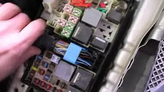Как снять  аккумулятор на форд фокус 3