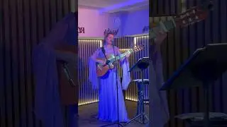 Мне всего лишь узнать, для чего я живу на свете… 