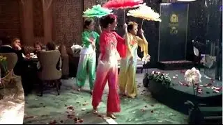 Китайский танец с зонтиками 
