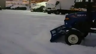 Вечерняя уборка снега ременным трактором Скаут Т18