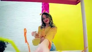 Billie Eilish-ilomilo MBNN-Watch 8D sound with headphones