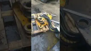 замена втулок на экскаваторе John Deer 325J