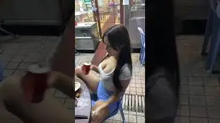 Gaya Duduk, Cewek, Toket Gede 