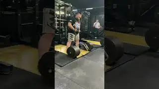 Man Passes Out During Gym Lift 😱