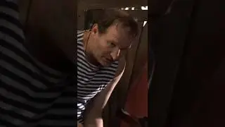 Иван сидит в засаде😂 [Сваты] #комедия #сериал #фильмы #кино #прикол #сваты #смех #юмор #моменты