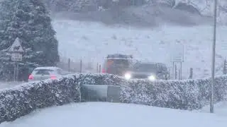 Heavy snow starts to fall in the town of Buxton