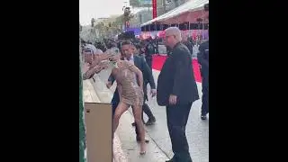 Natalie Portman taking Selfies too with her Fans..