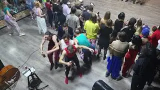 4. Накурила баба журавля