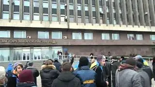Запорожцы на Евромайдане губернатору Пеклушенко: Банду геть!