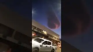 ЧУДО-Огромное двояковыпуклое облако розового цвета, появившееся над Кейптауном, Южная Африка