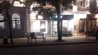 Вечерний Владивосток: песни под гитару, коллектив барабанщиков и падение в фонтан