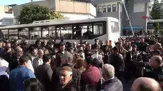 Hatimoğulları Akdeniz Belediyesi önünde: Kayyımlar barışın önündeki en büyük engeldir