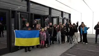 Ukrainian preteen refugee hockey team arrives in Quebec City for tournament