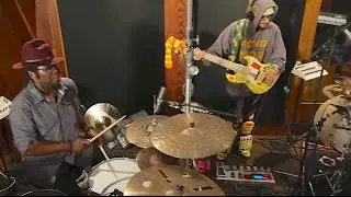MonoNeon with Ghost-Note / 