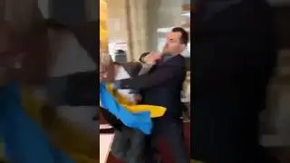 Русский дипломат попытался отобрать Украинский флаг и получил по лицу #славаукраїні #ukraine #news