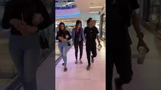 Main pegang pegang tangan aja ni orang😡