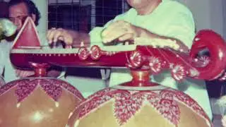 Lalmani Misra, vichitra vina;  Ishwar Lal Mishra, tabla: Raga Madhukali