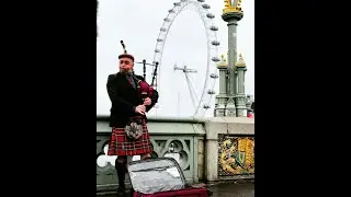 Игра на волынке.   Шотландская музыка .Playing the bagpipes.