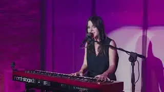 Giulia Mutti - Un posto per pochi (Acoustic live Version)