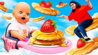 Cooking pancakes for the Baby Born doll. Baby doll morning routine. Play with toys & baby dolls.