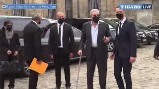 Ален Делон и Пьер Ришар, на похоронах Жана-Поля Бельмондо ​