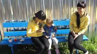 Близняшки запутали ребёнка!! Не узнаёт маму =